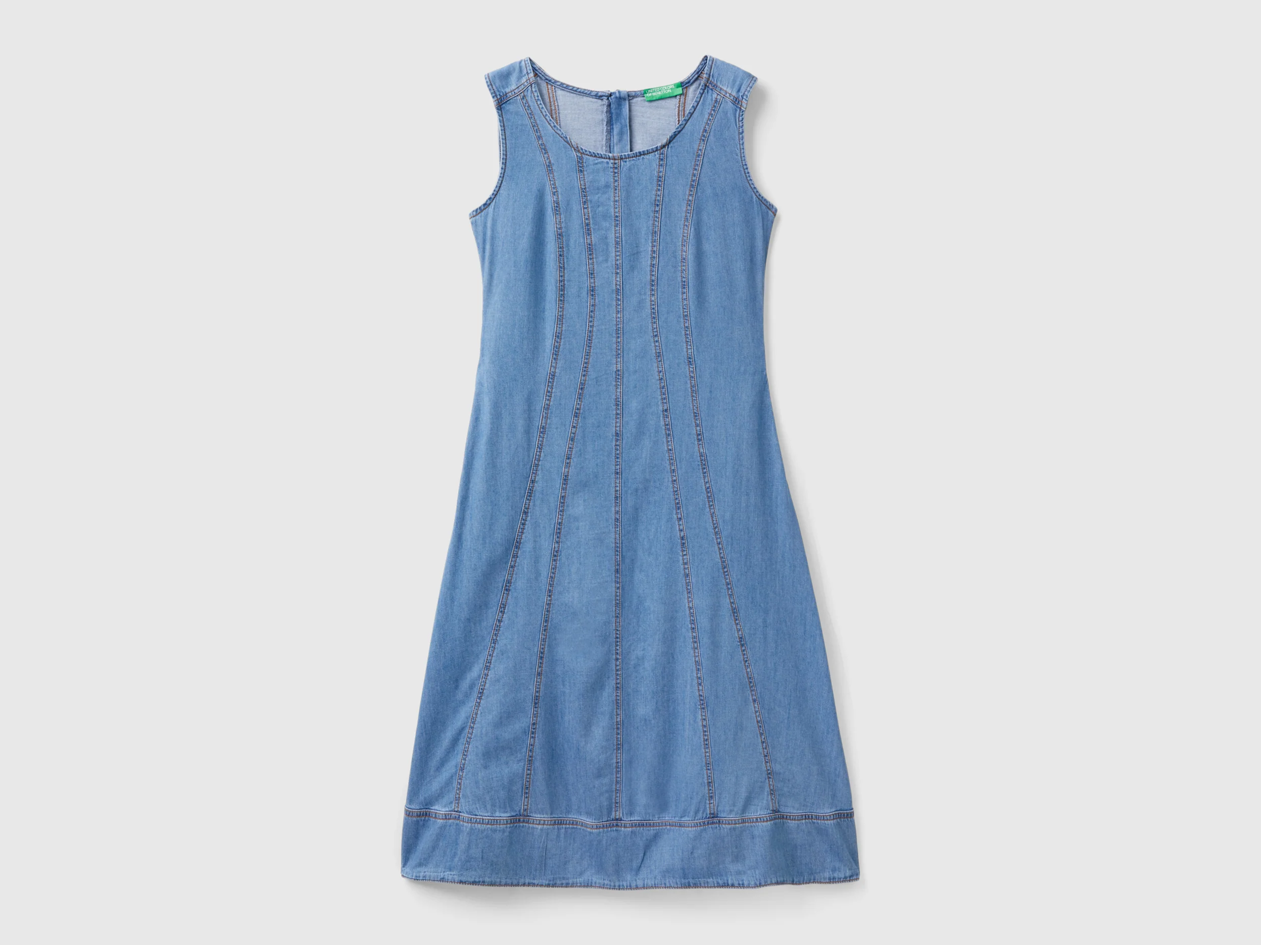 Vestito sciancrato in chambray
